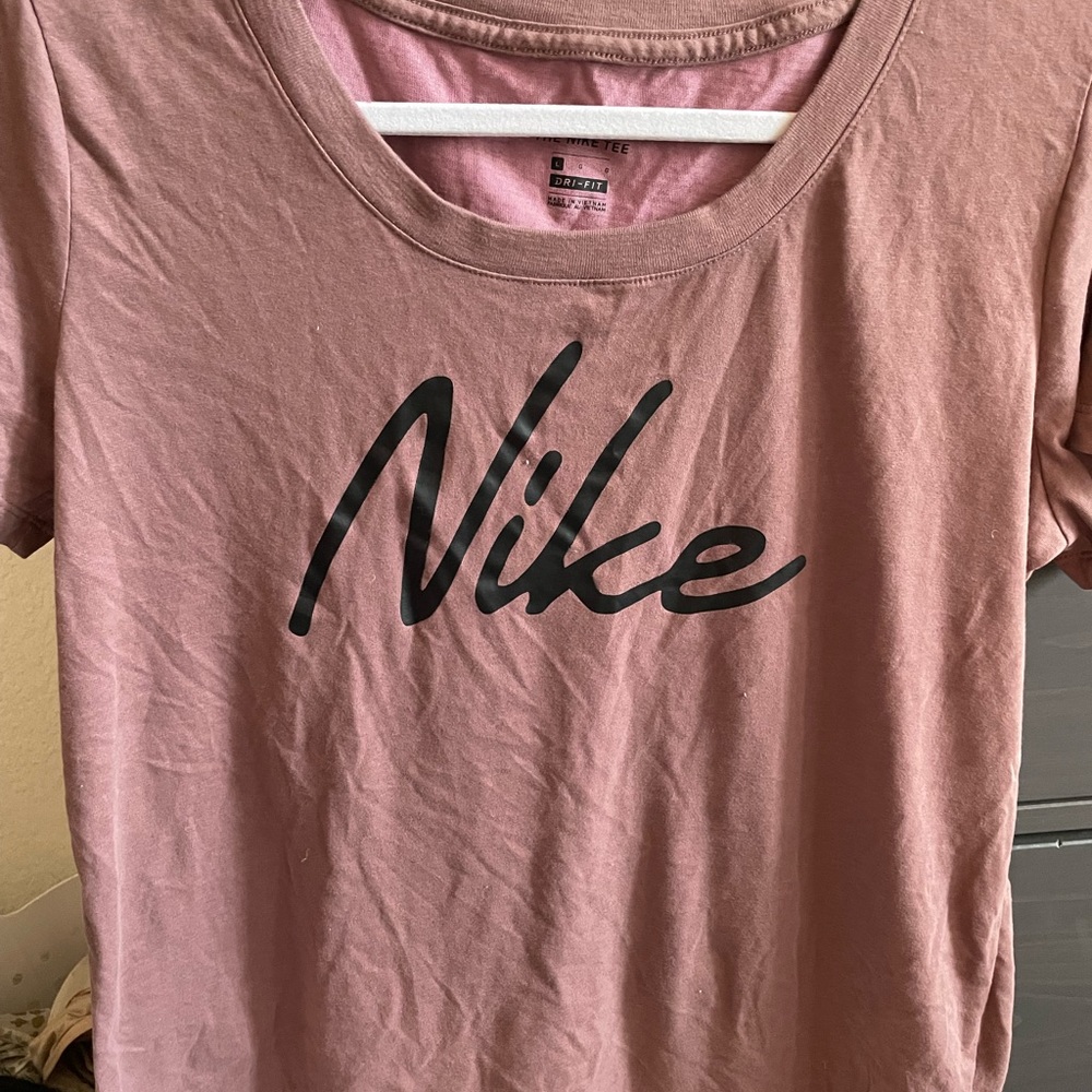 Women’s Nike workout shirt. Size L. Dri fit but feels like cotton - Picture 2 of 4